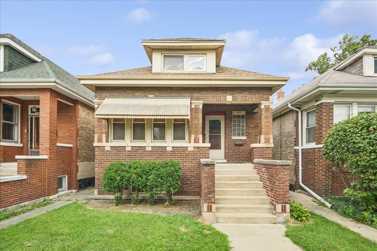1906 S 58th Avenue Property Photo 1