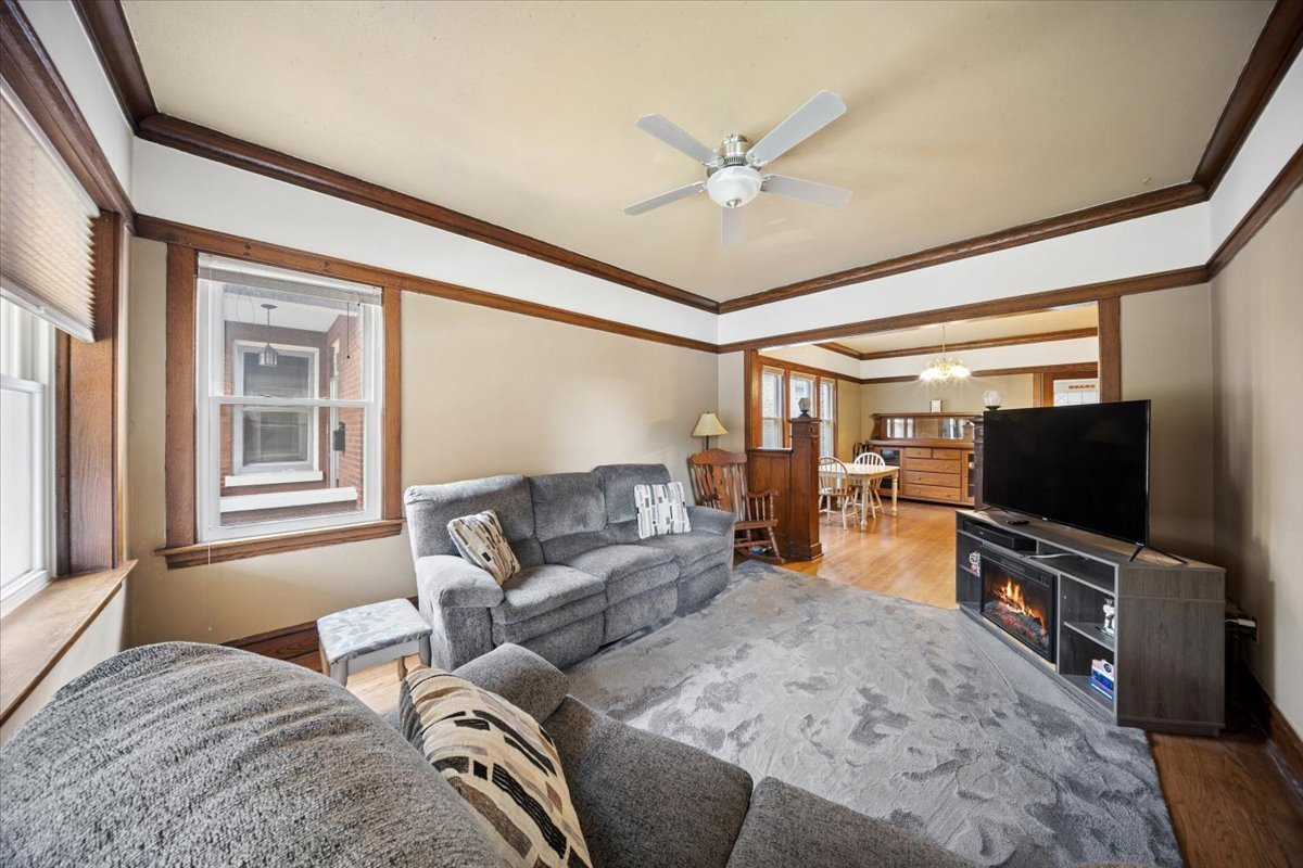 1906 S 58th Avenue Property Photo 4