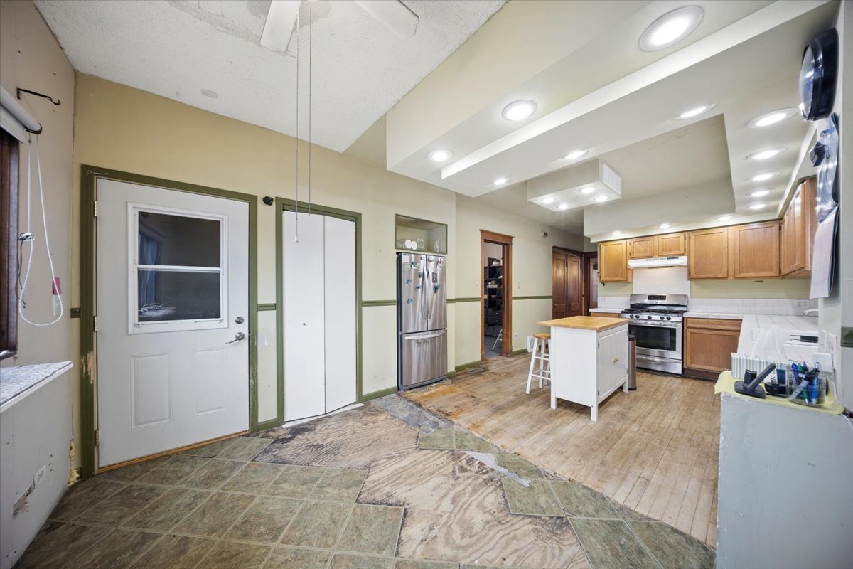 1906 S 58th Avenue Property Photo 11