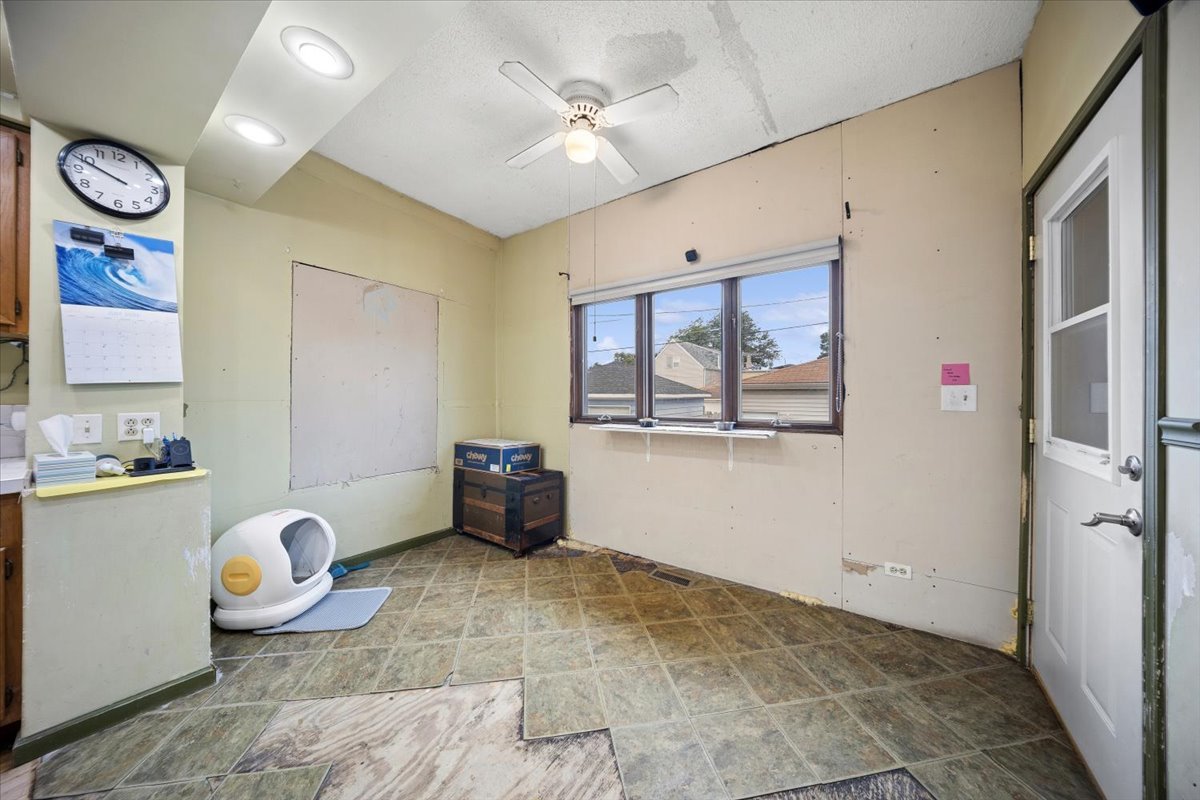 1906 S 58th Avenue Property Photo 12