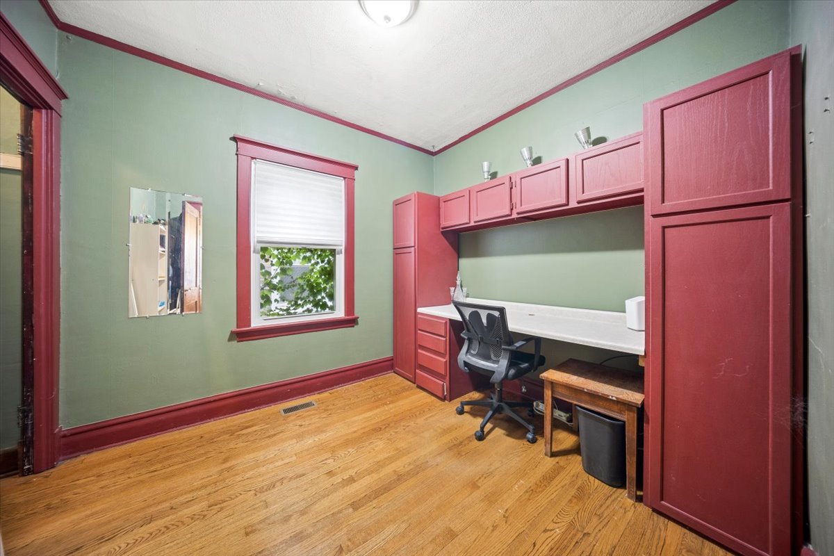1906 S 58th Avenue Property Photo 16
