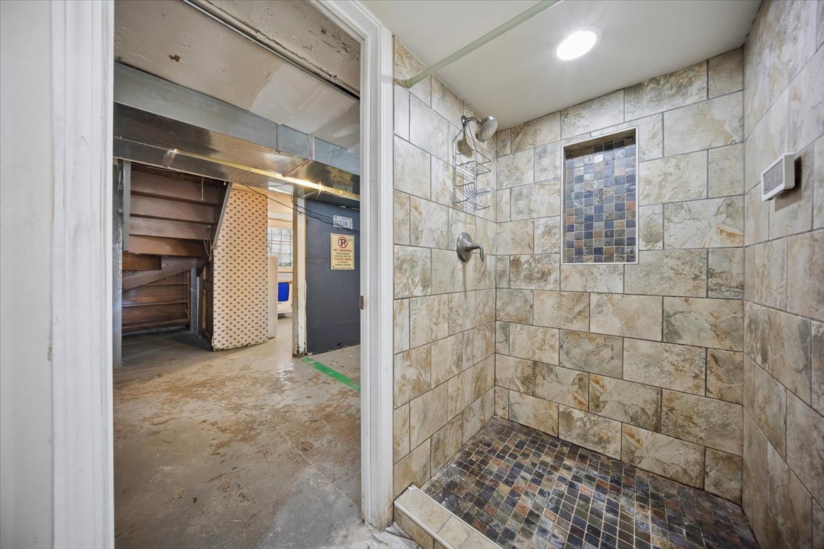1906 S 58th Avenue Property Photo 23