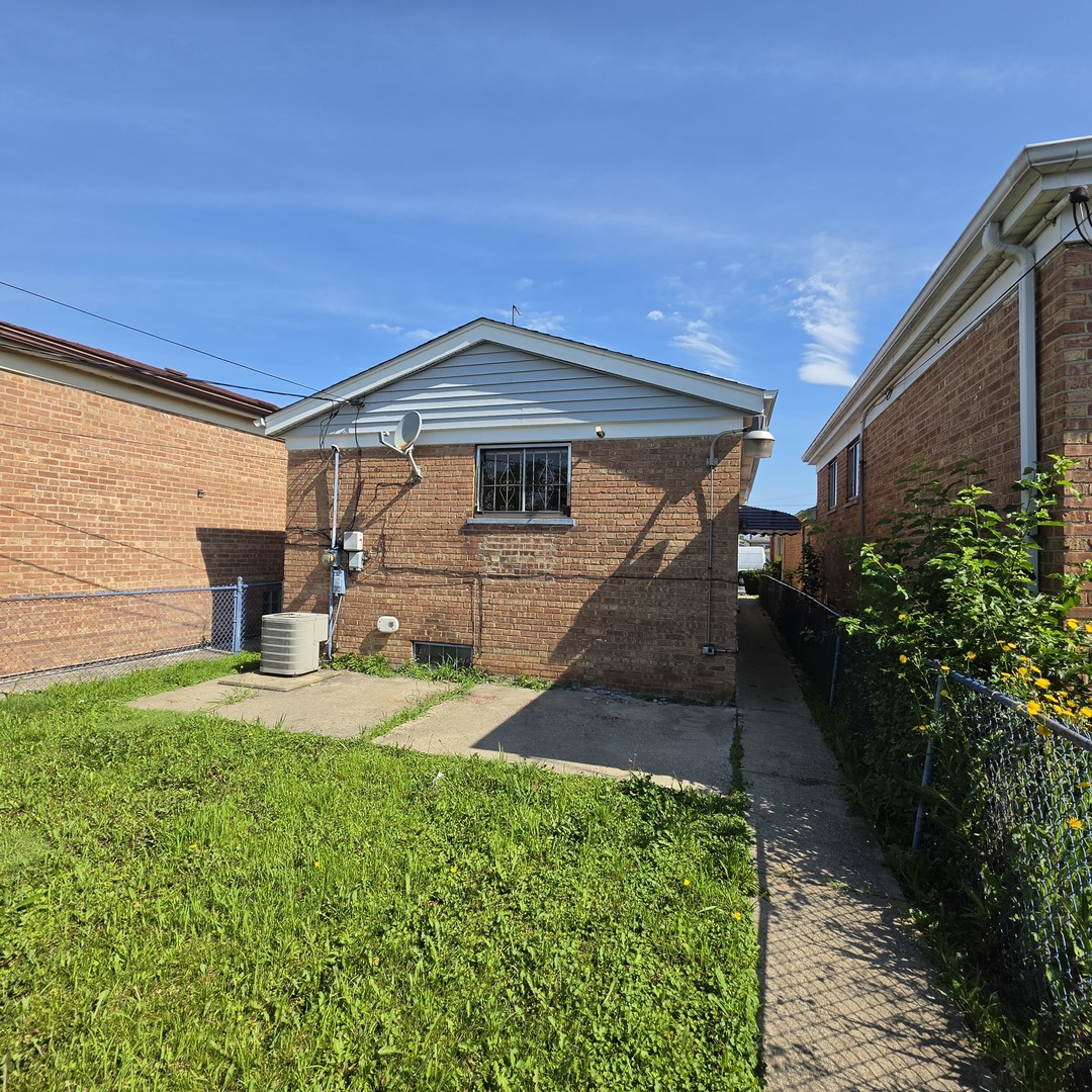 423 W 96th Place Property Photo 3