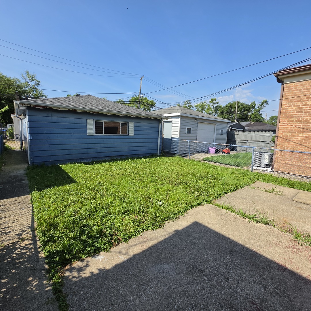 423 W 96th Place Property Photo 4