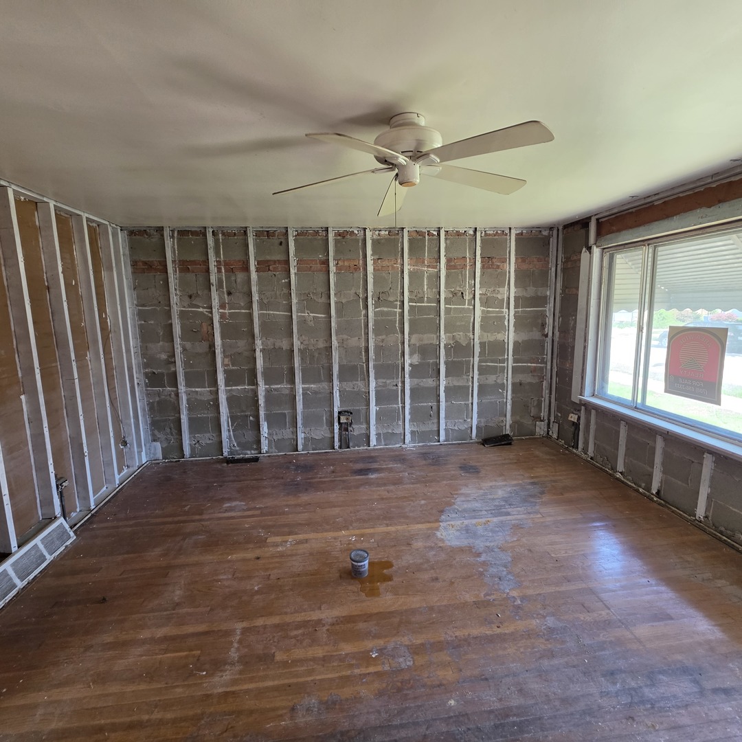 423 W 96th Place Property Photo 6