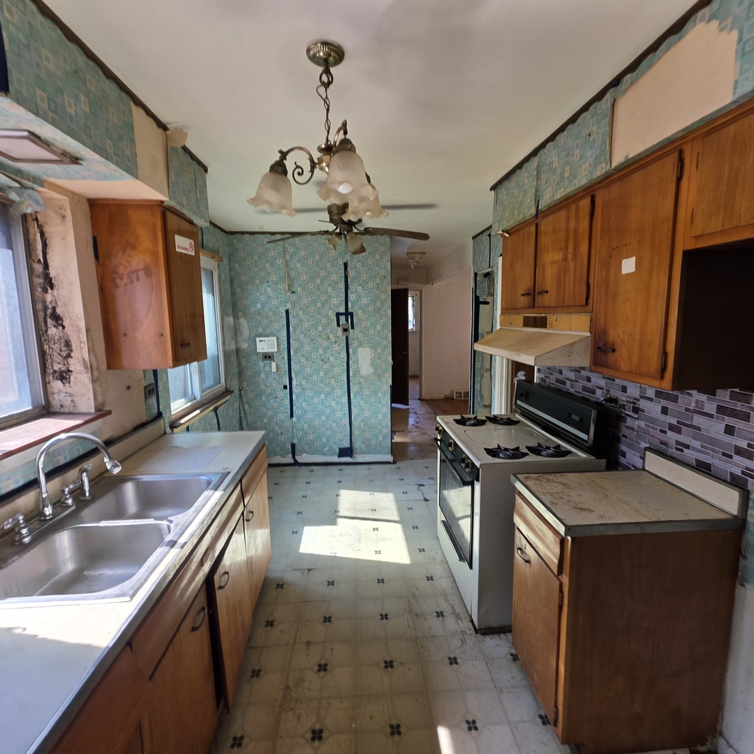 423 W 96th Place Property Photo 8