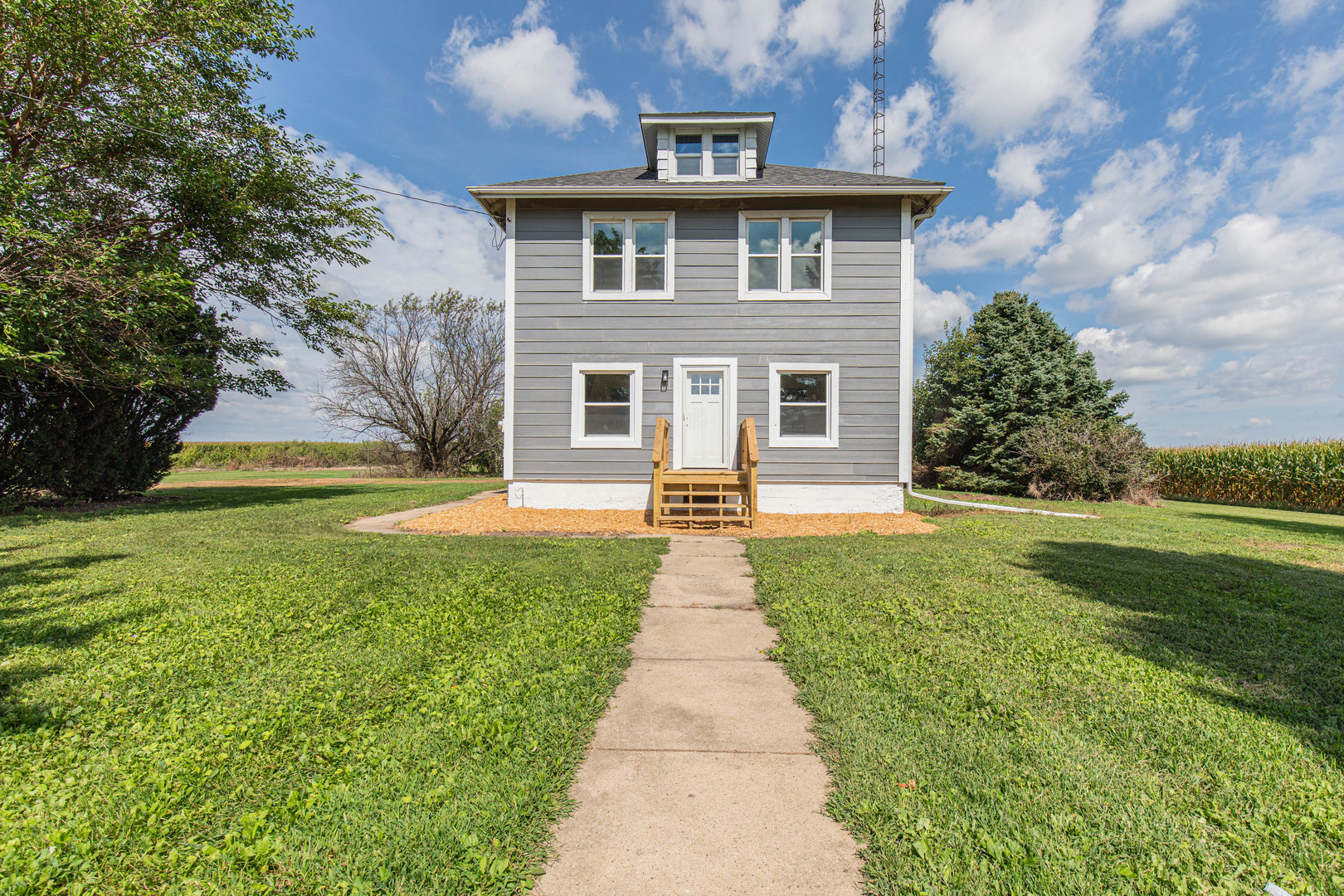 30831 2400 North Avenue Property Photo 1