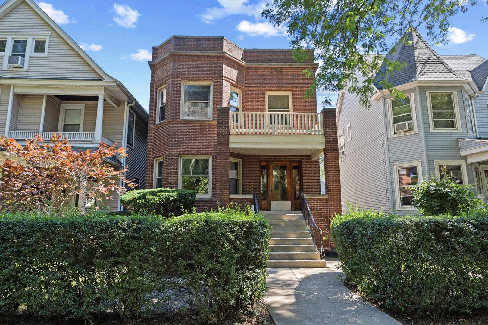 1515 W Granville Avenue