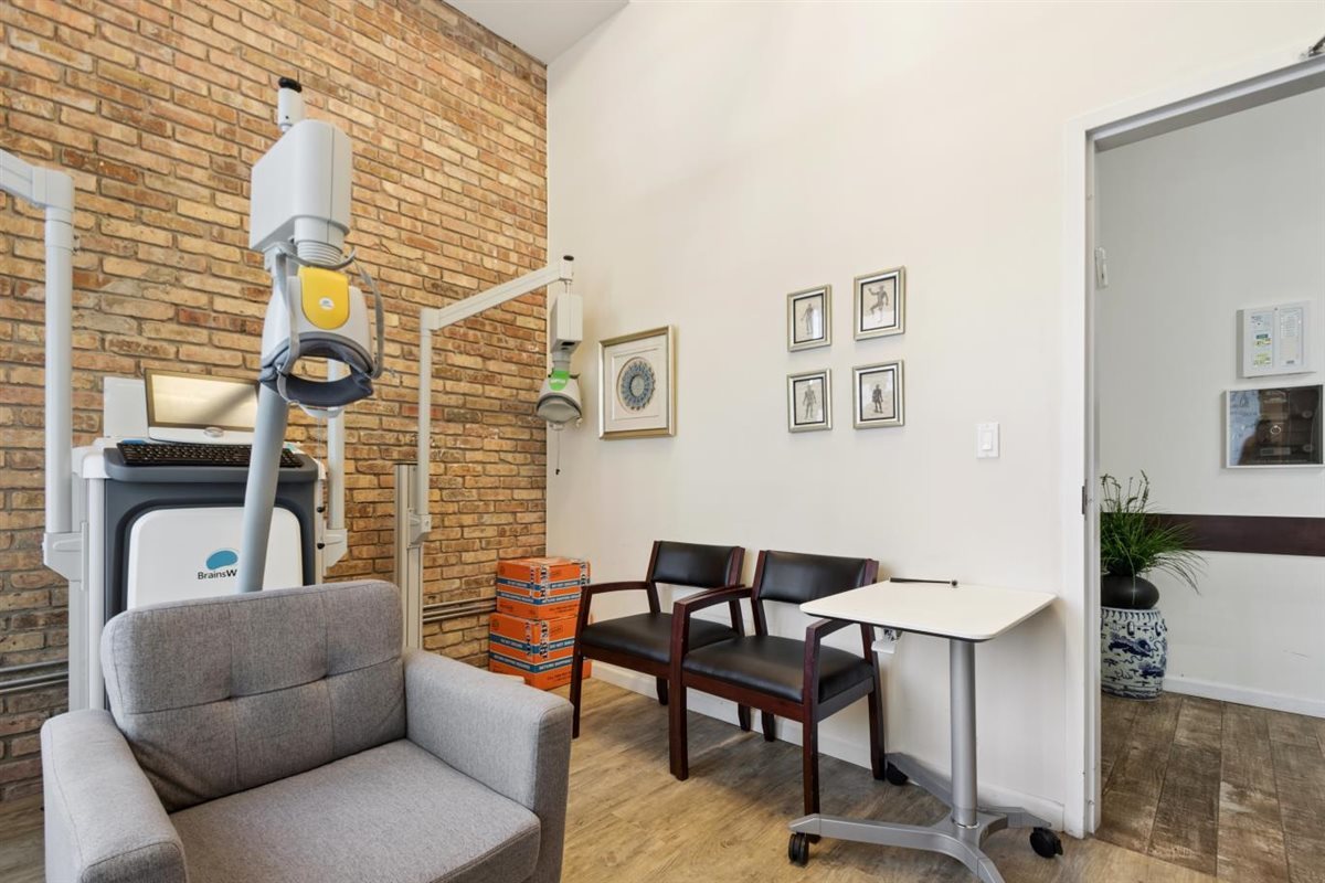 2219-23 W Belmont Avenue Property Photo 5