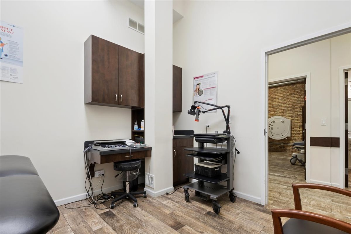 2219-23 W Belmont Avenue Property Photo 16