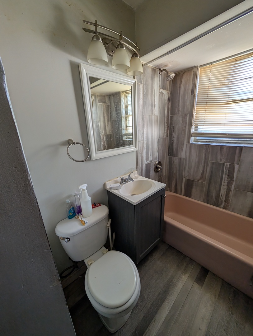 14300 Avalon Avenue Property Photo 9