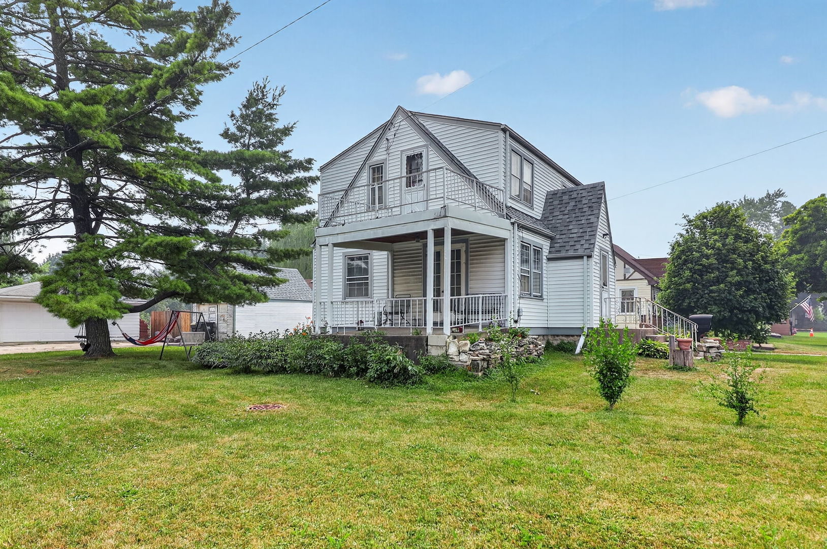 10305 Dickens Avenue Property Photo 3