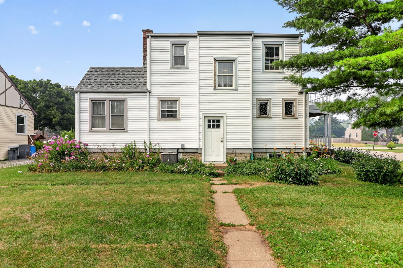 10305 Dickens Avenue Property Photo 4