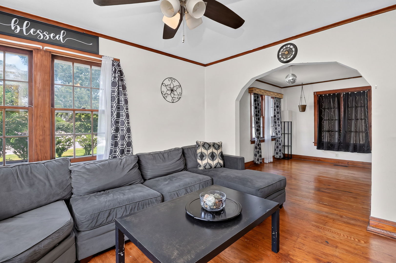 10305 Dickens Avenue Property Photo 6