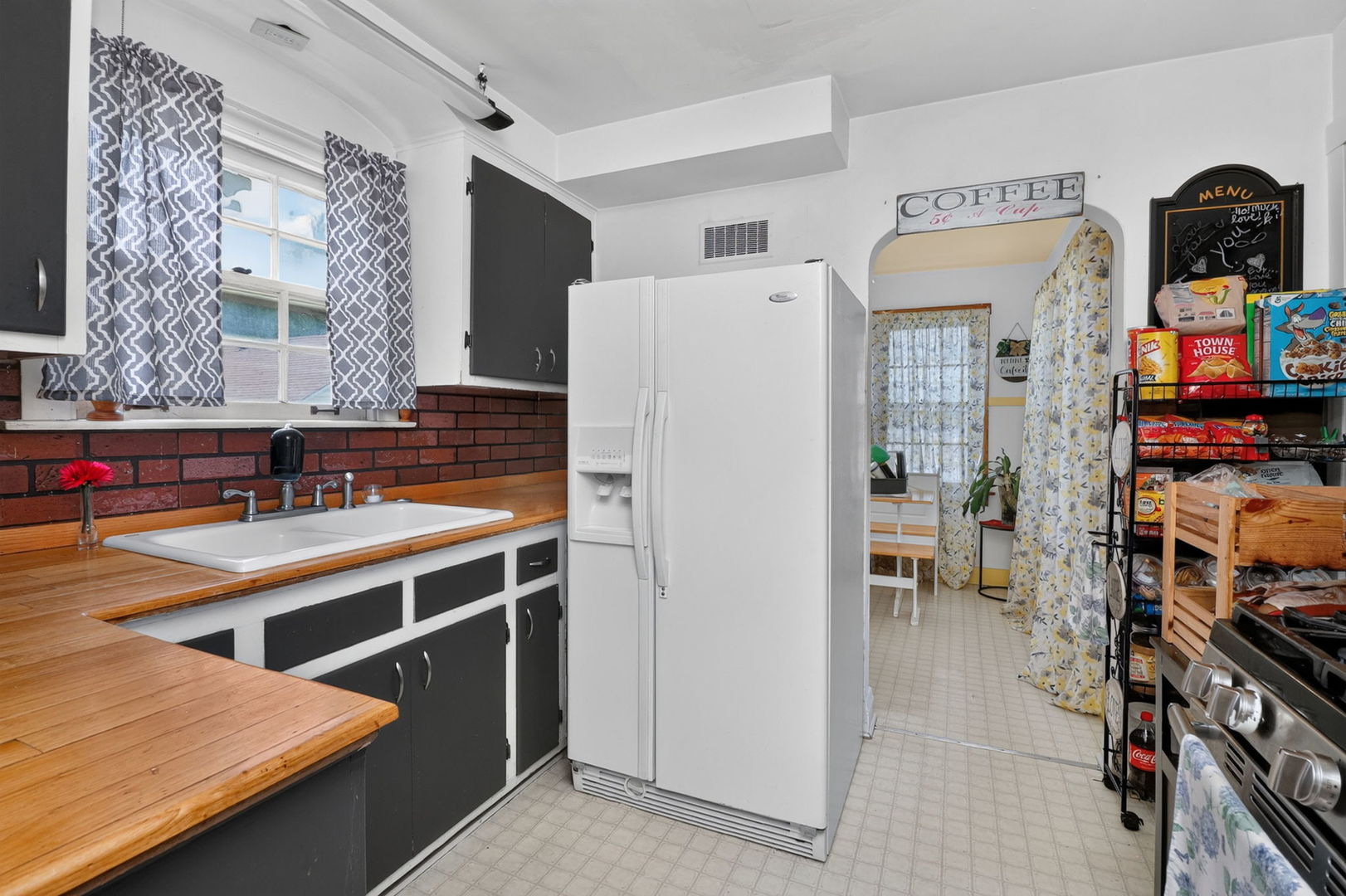 10305 Dickens Avenue Property Photo 8