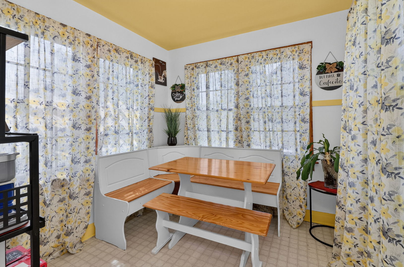 10305 Dickens Avenue Property Photo 10