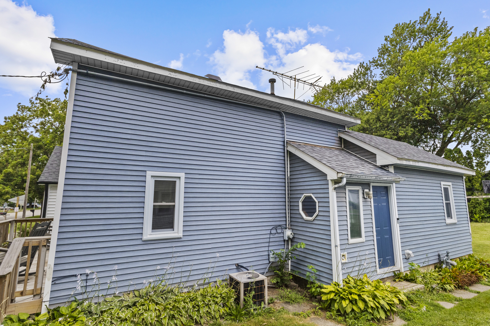 207 E Taylor Street Property Photo 2