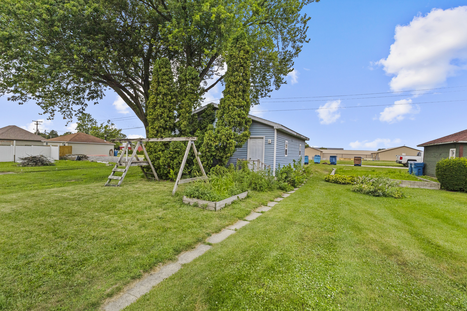 207 E Taylor Street Property Photo 4