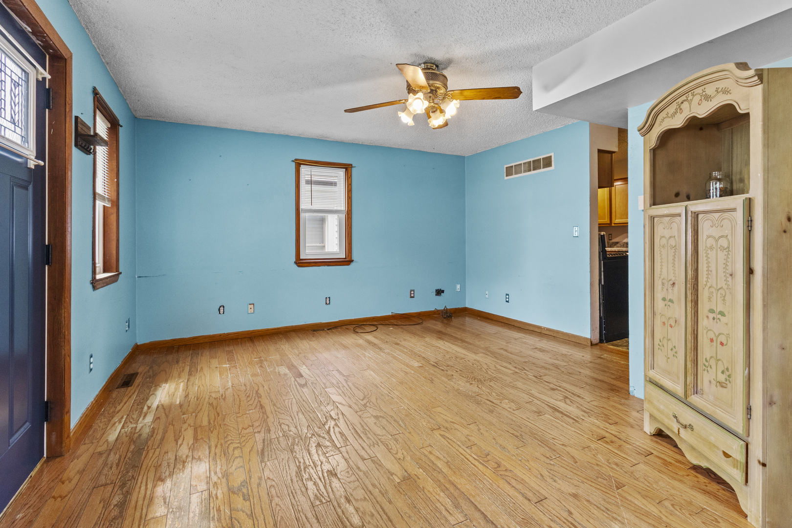 207 E Taylor Street Property Photo 6