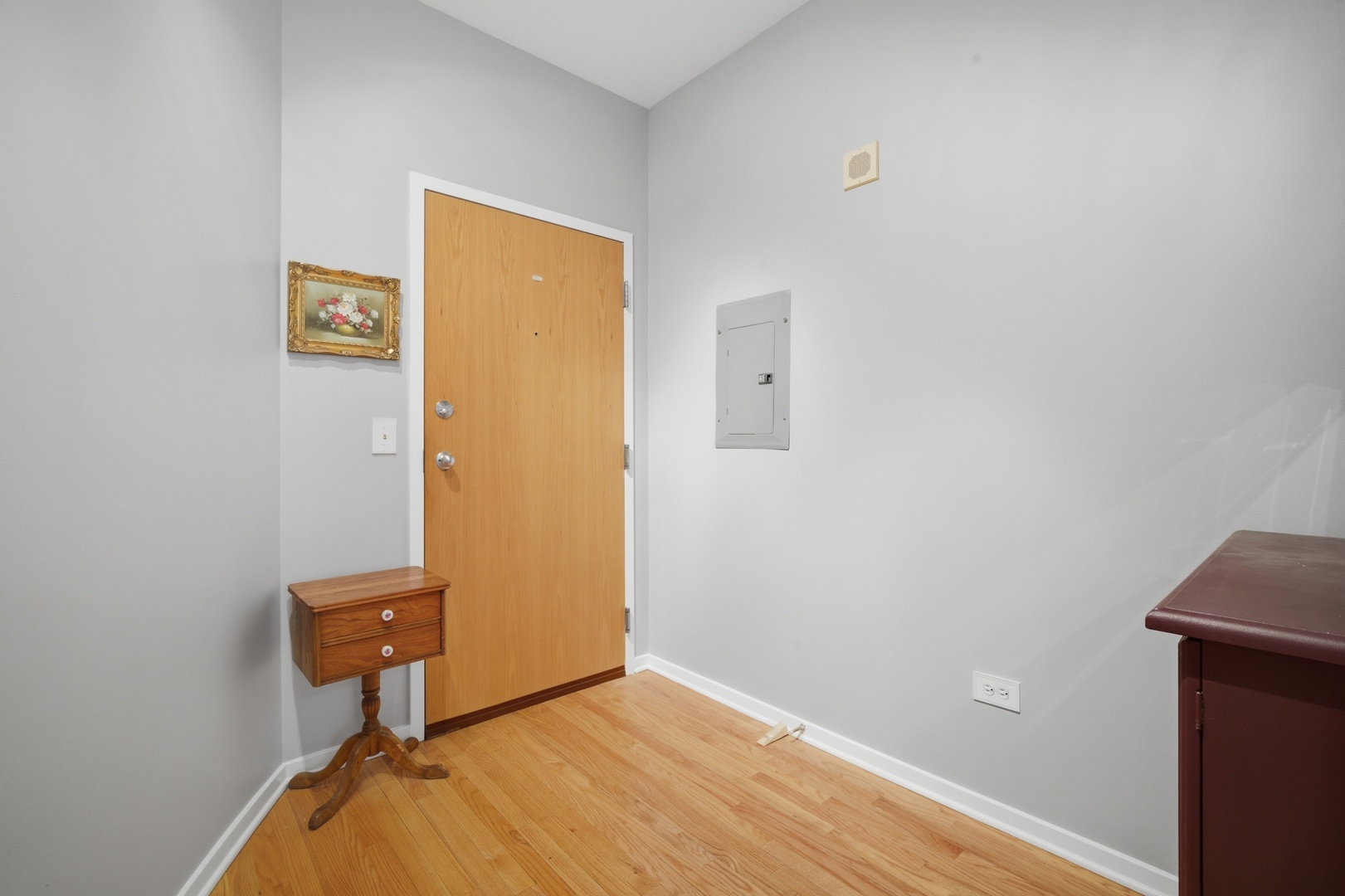 208 W Washington Street 910 Property Photo 3