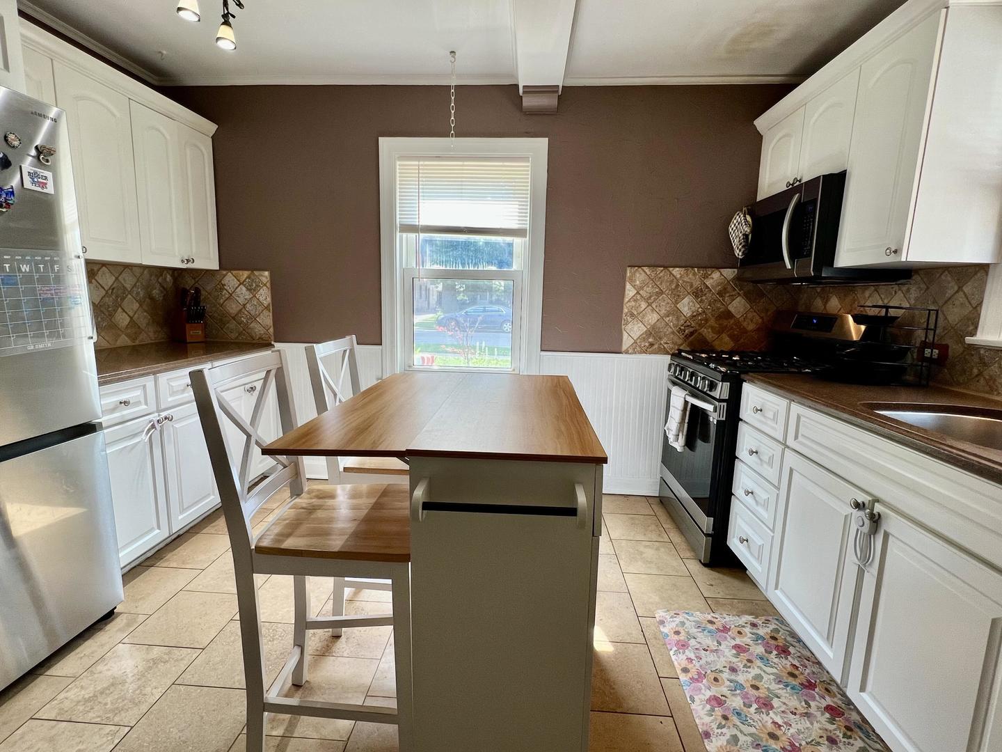 1711 N 73rd Ct Court Property Photo 4