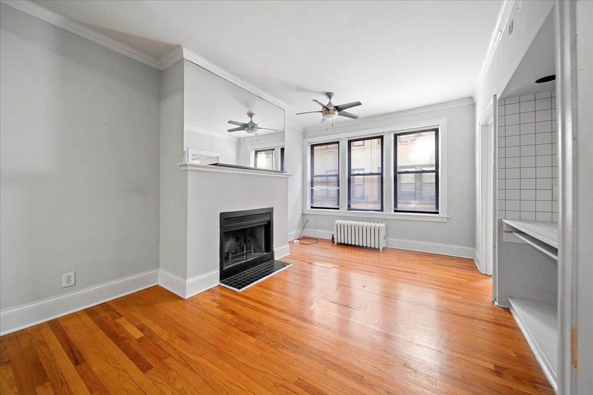 639 W Roscoe Street T1 Property Photo 2