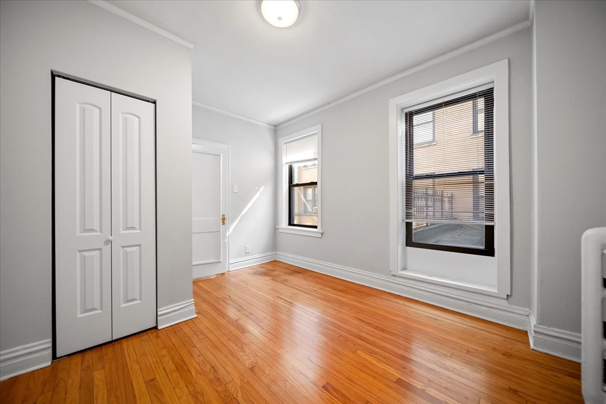 639 W Roscoe Street T1 Property Photo 3