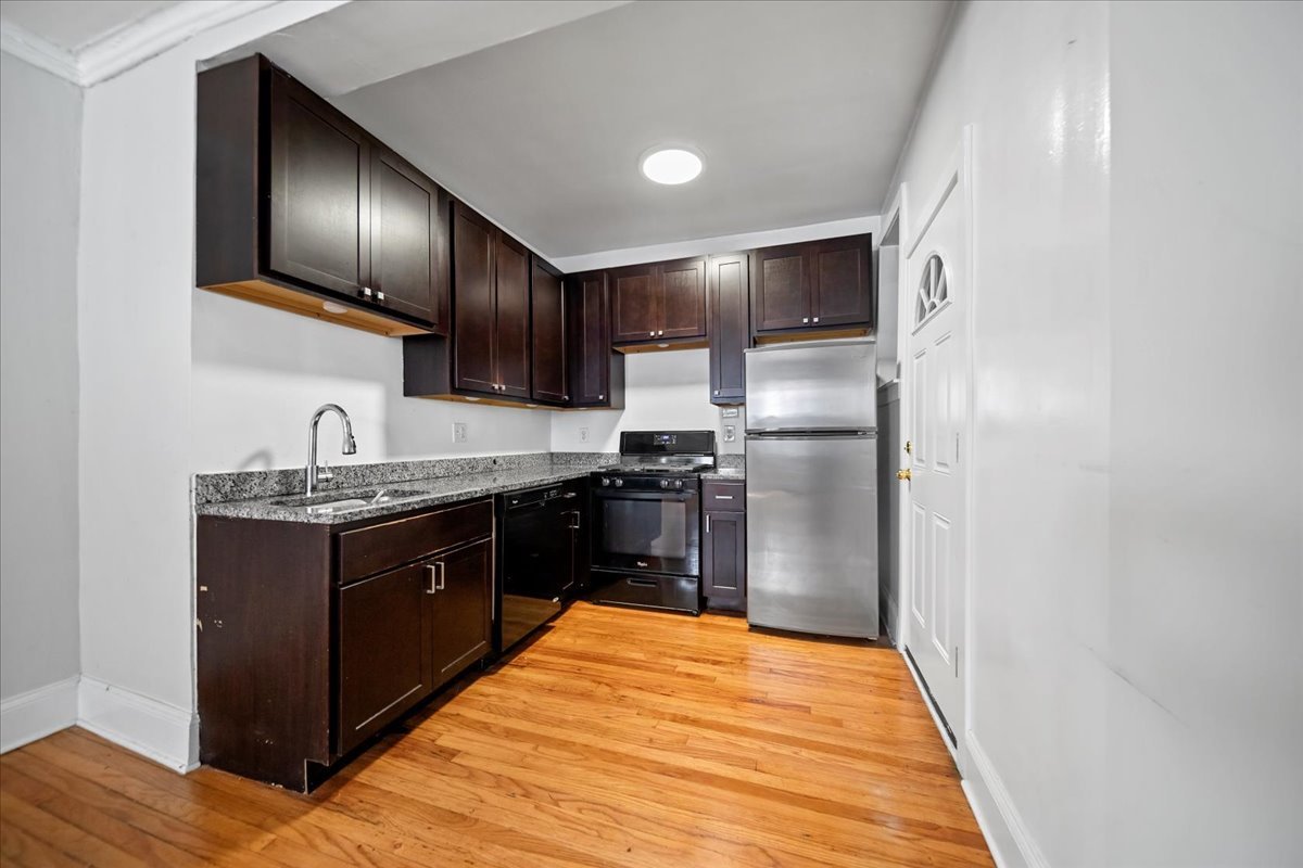 639 W Roscoe Street T1 Property Photo 4