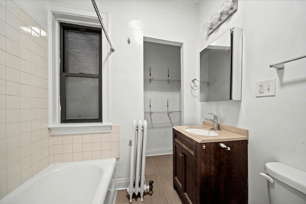 639 W Roscoe Street T1 Property Photo 5