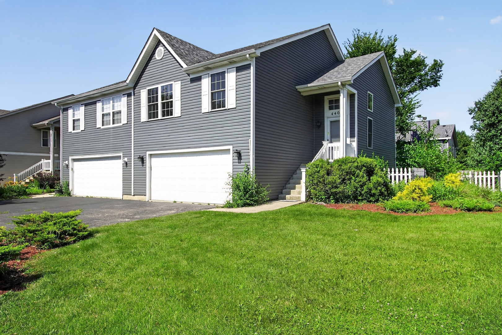 440 Newport Circle Property Photo 3