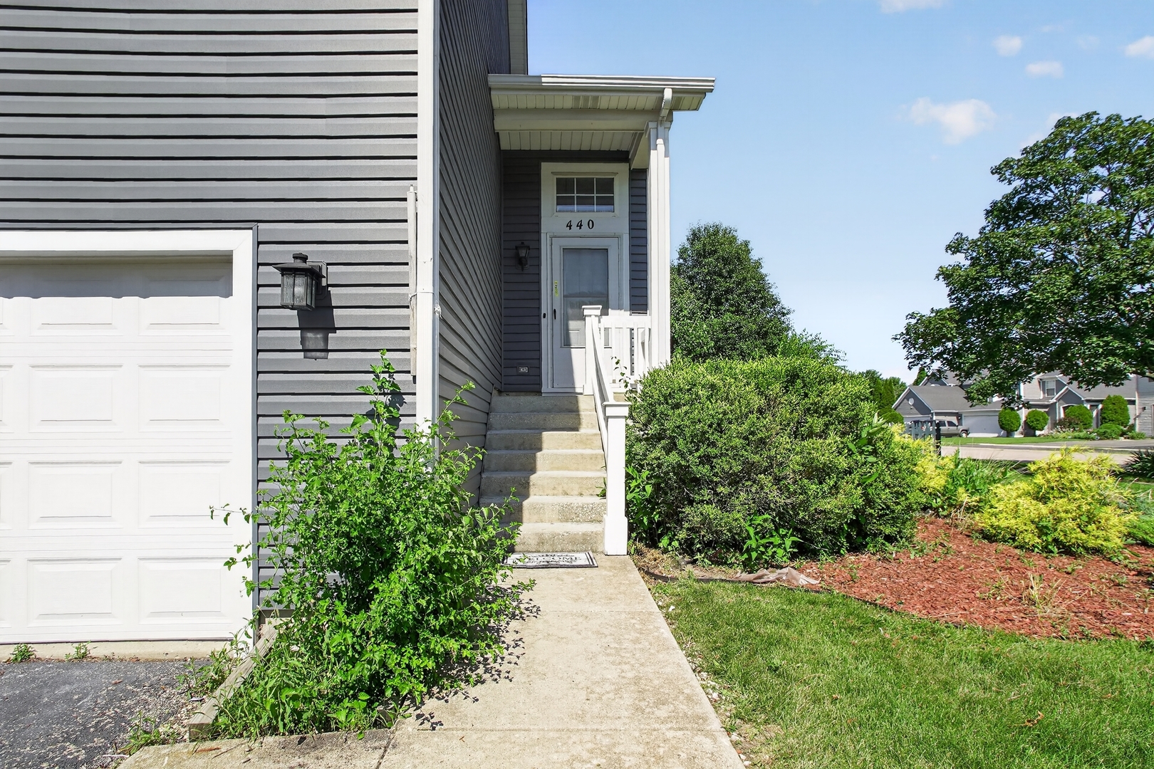 440 Newport Circle Property Photo 4