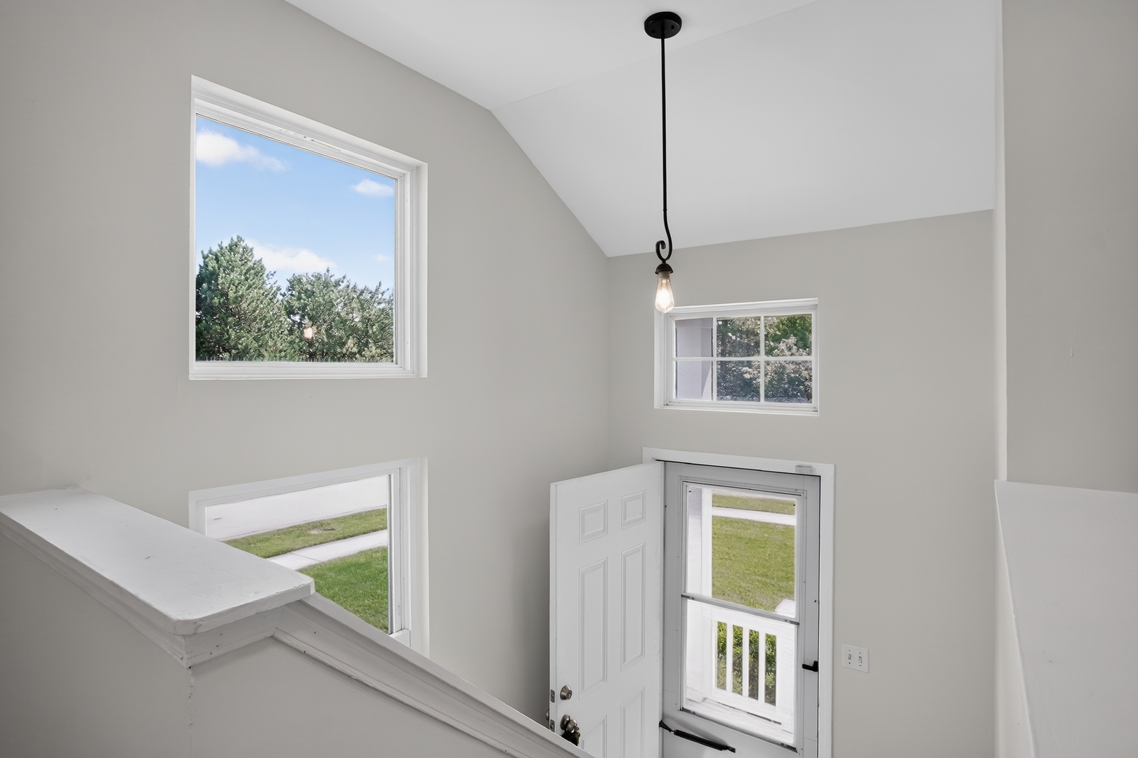 440 Newport Circle Property Photo 6