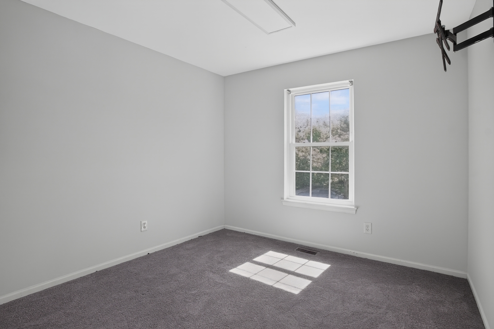 440 Newport Circle Property Photo 18