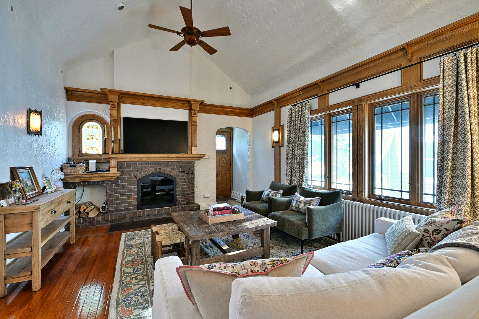 129 E Washington Street Property Photo 5