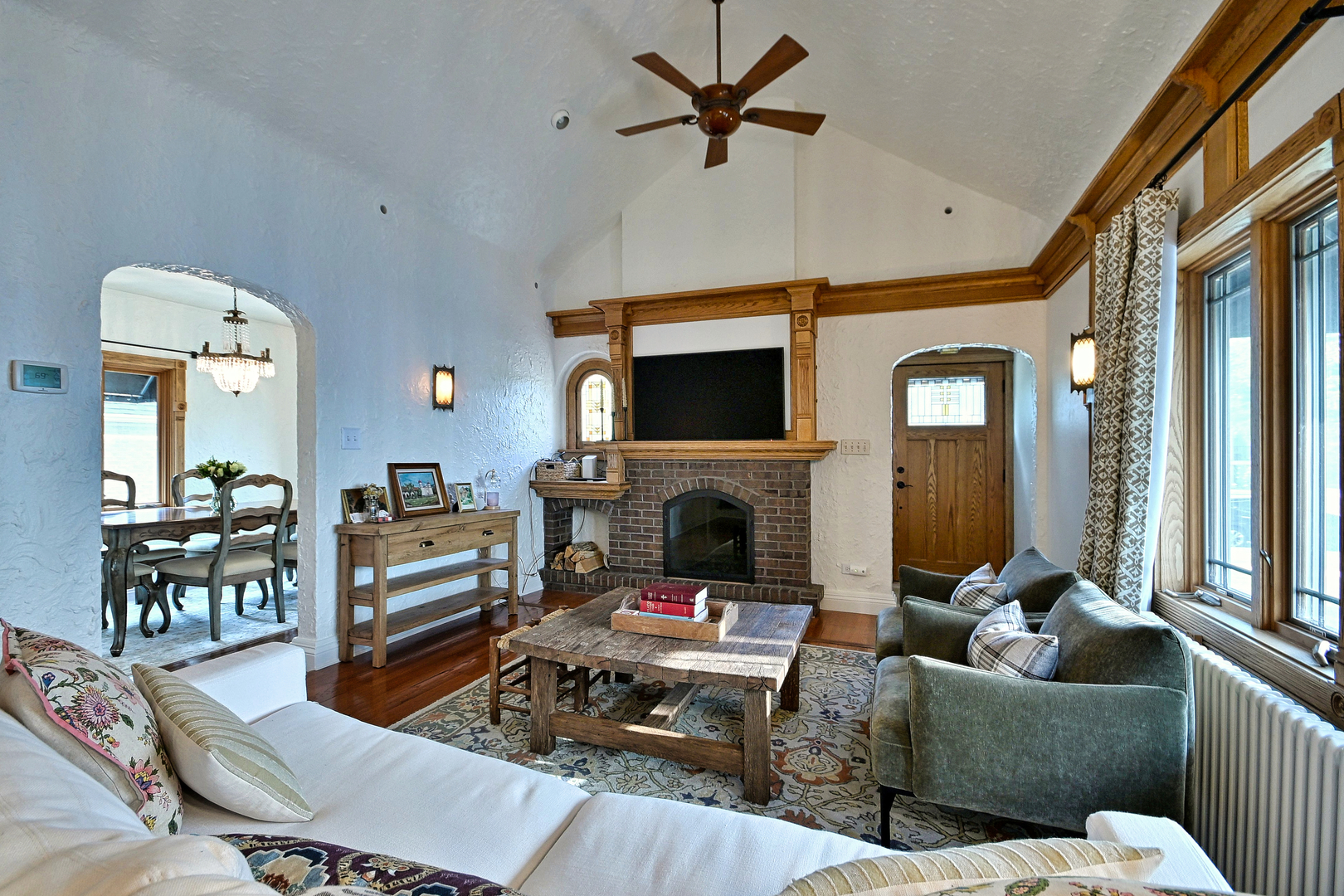 129 E Washington Street Property Photo 6