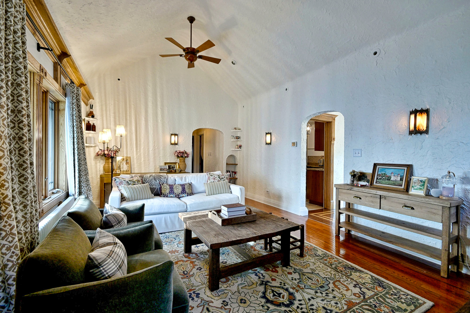 129 E Washington Street Property Photo 7