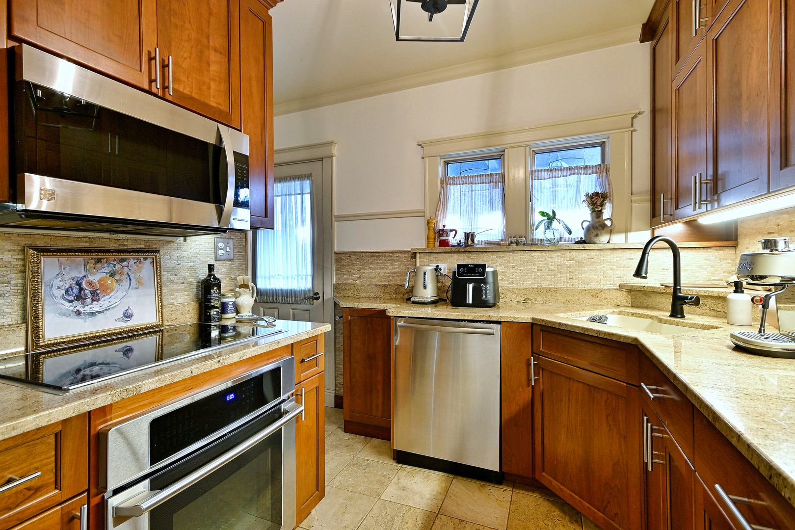 129 E Washington Street Property Photo 12