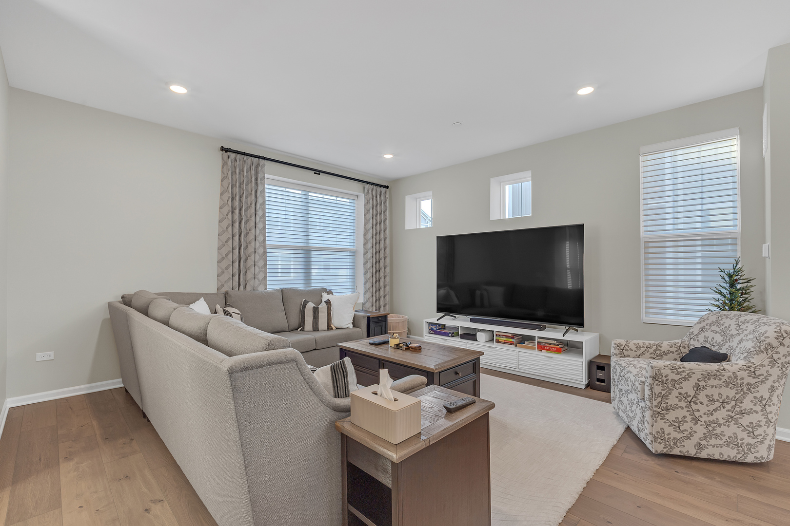 1546 Slade Way Property Photo 3