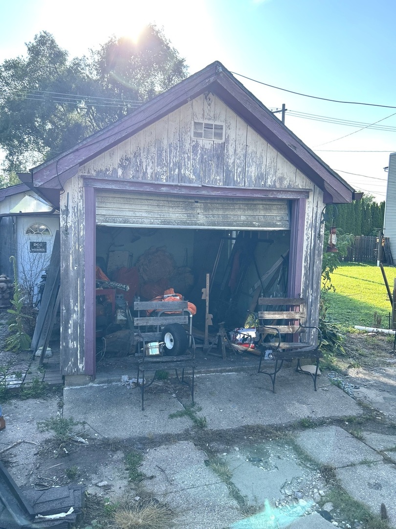 9905 Main Street Property Photo 3