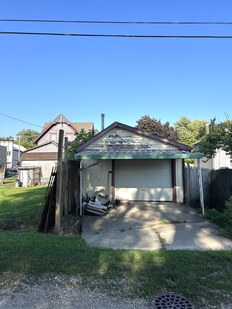 9905 Main Street Property Photo 6