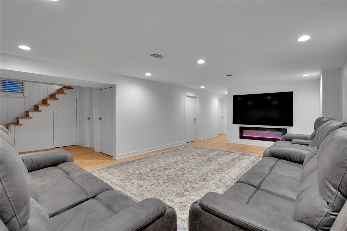 9317 Olcott Avenue Property Photo 37
