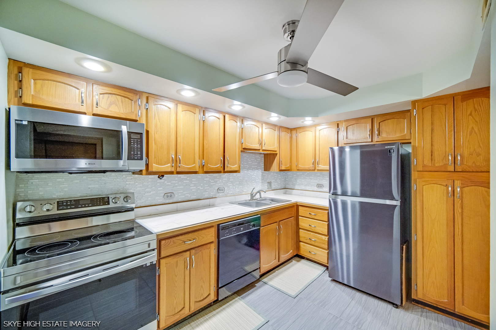 18315 Burnham Avenue 204 Property Photo 5