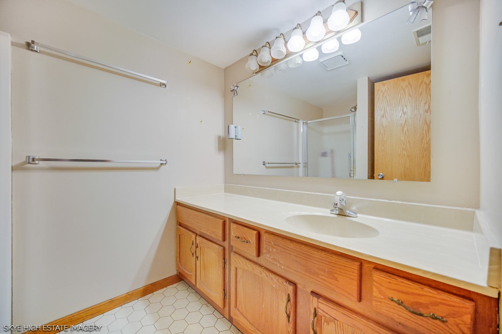 18315 Burnham Avenue 204 Property Photo 10