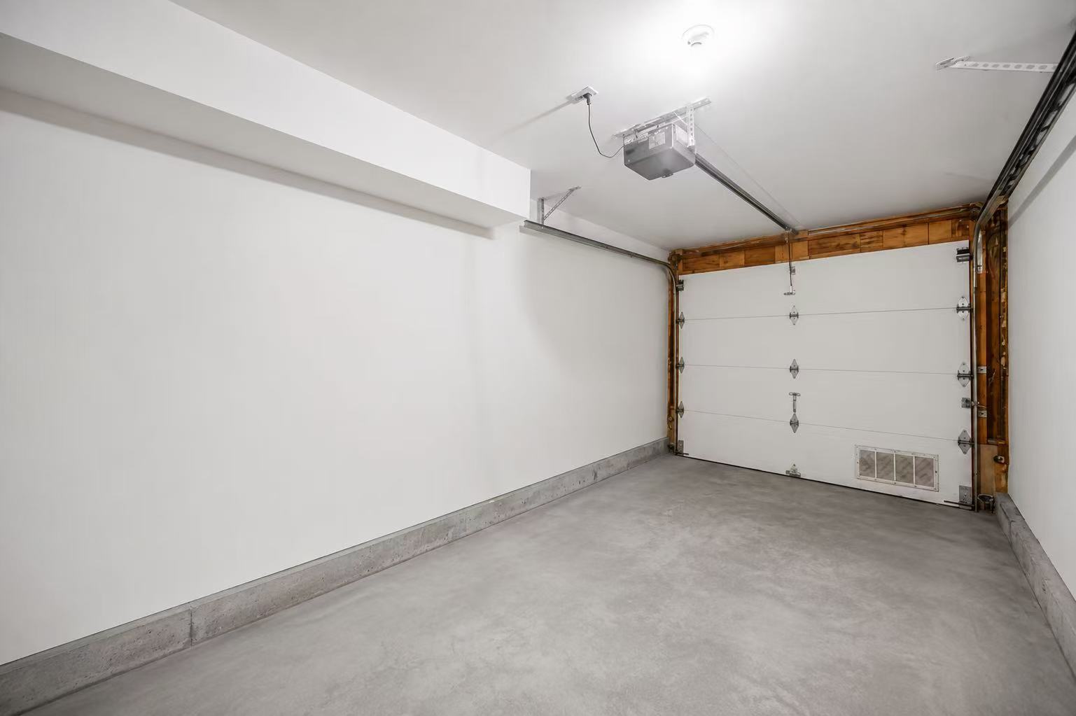 1009 E 61st Street Property Photo 12