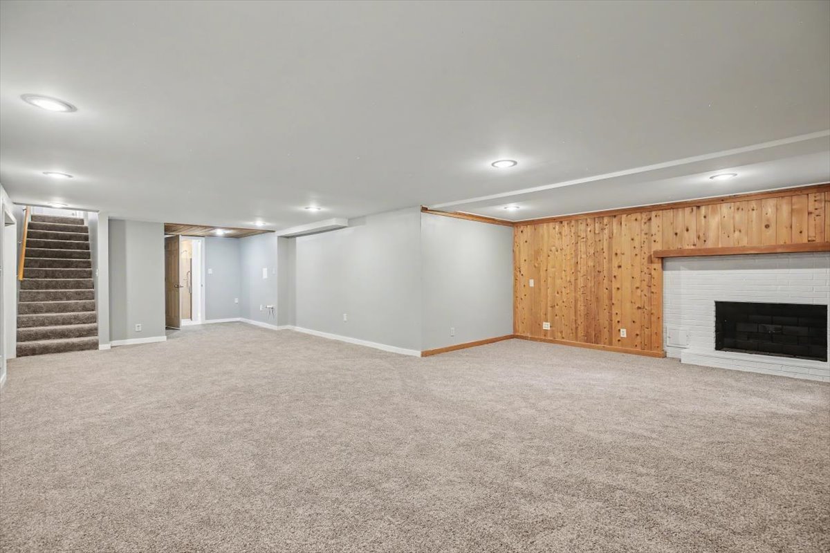 305 Colton Avenue Property Photo 28