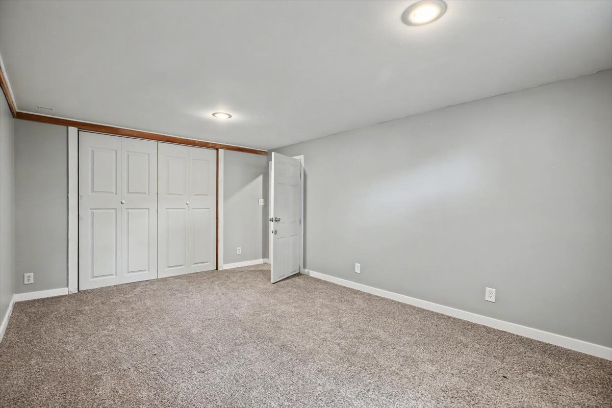 305 Colton Avenue Property Photo 31