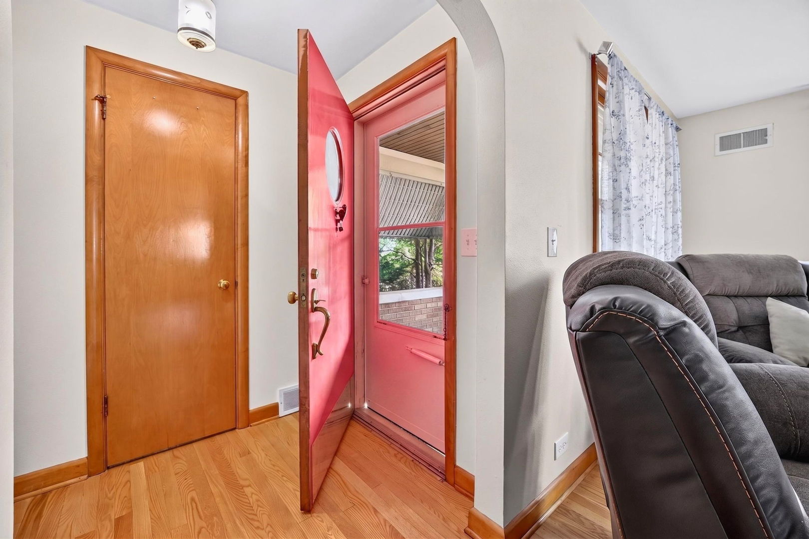 649 N Spring Street Property Photo 4
