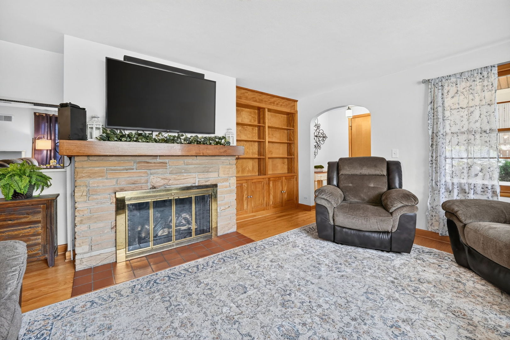 649 N Spring Street Property Photo 5
