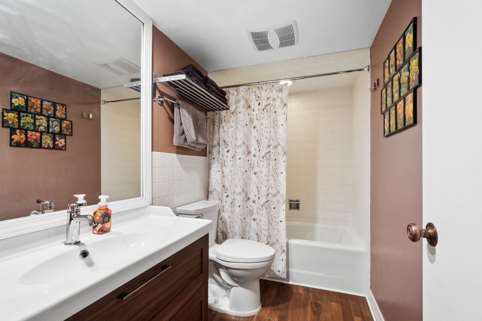 7201 N Lincoln Avenue 403 Property Photo 11