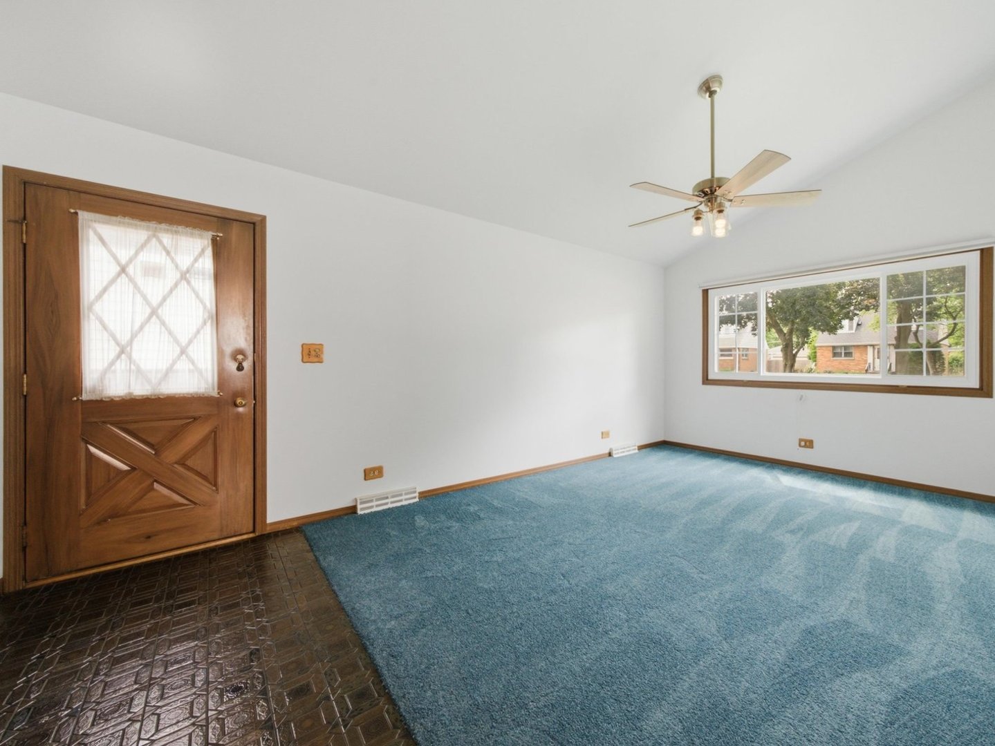 519 Maple Lane Property Photo 5